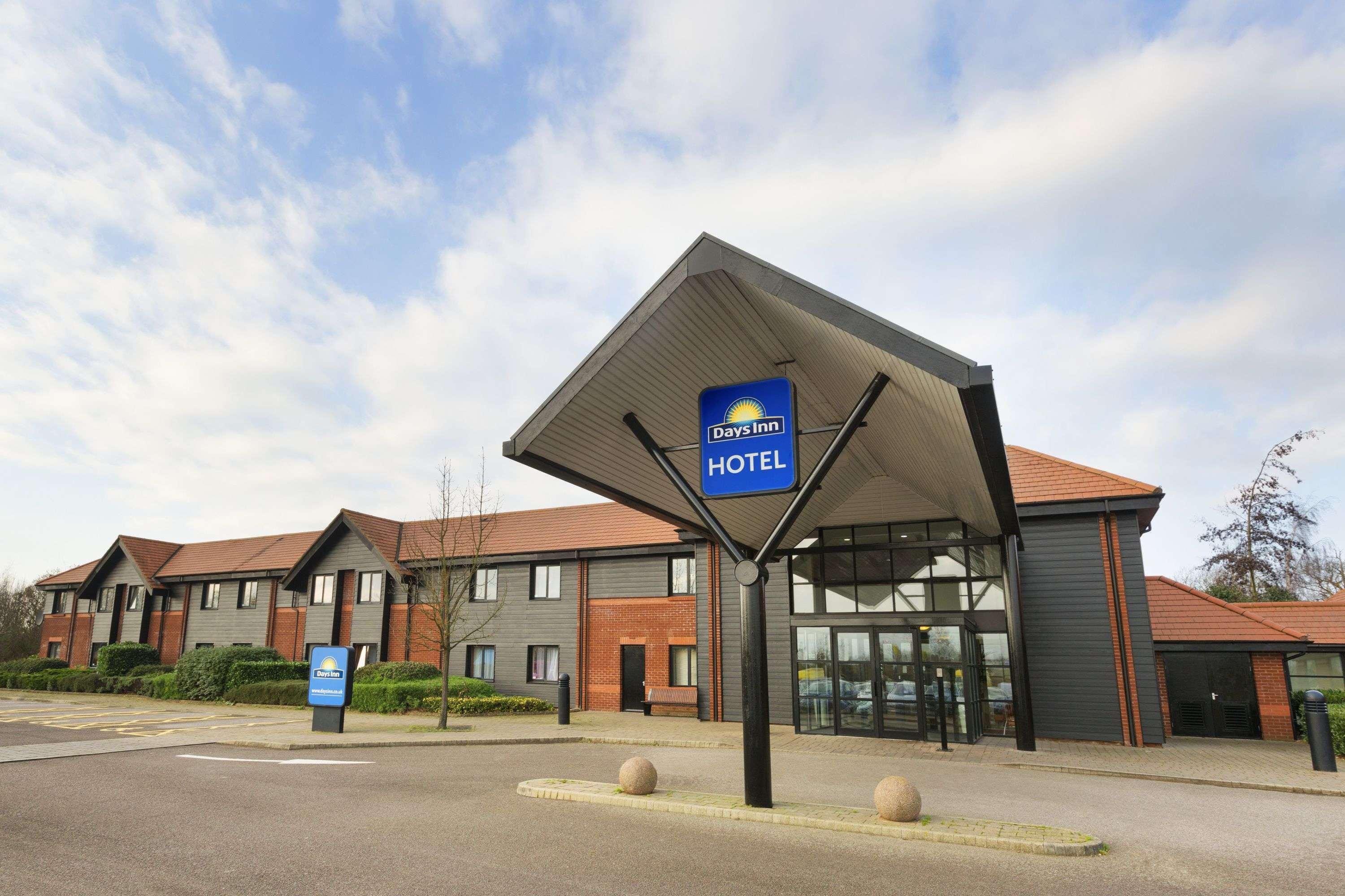 Days Inn Stevenage North Baldock Exterior foto