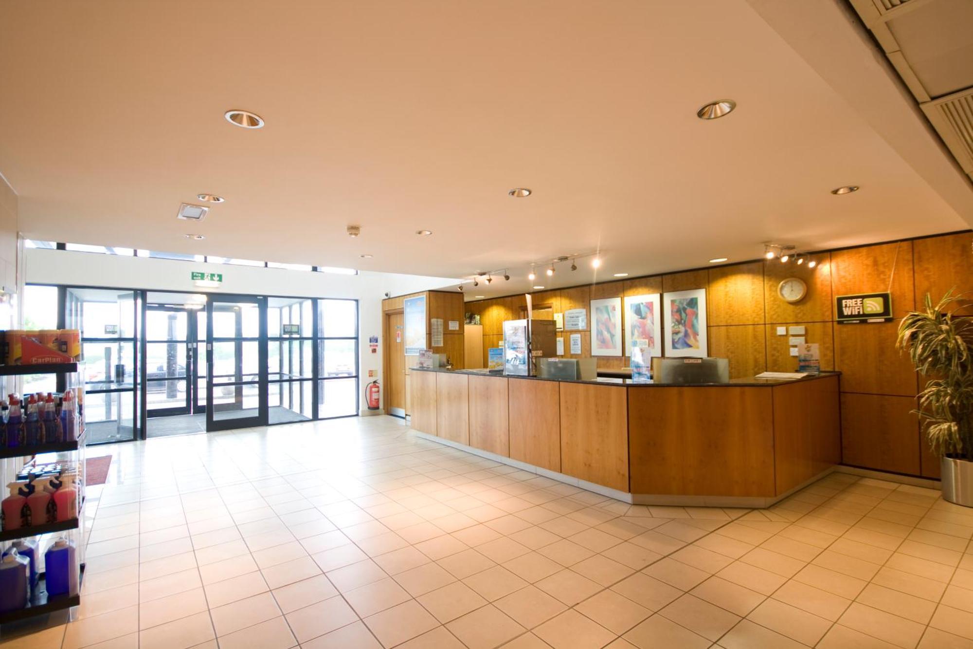 Days Inn Stevenage North Baldock Exterior foto