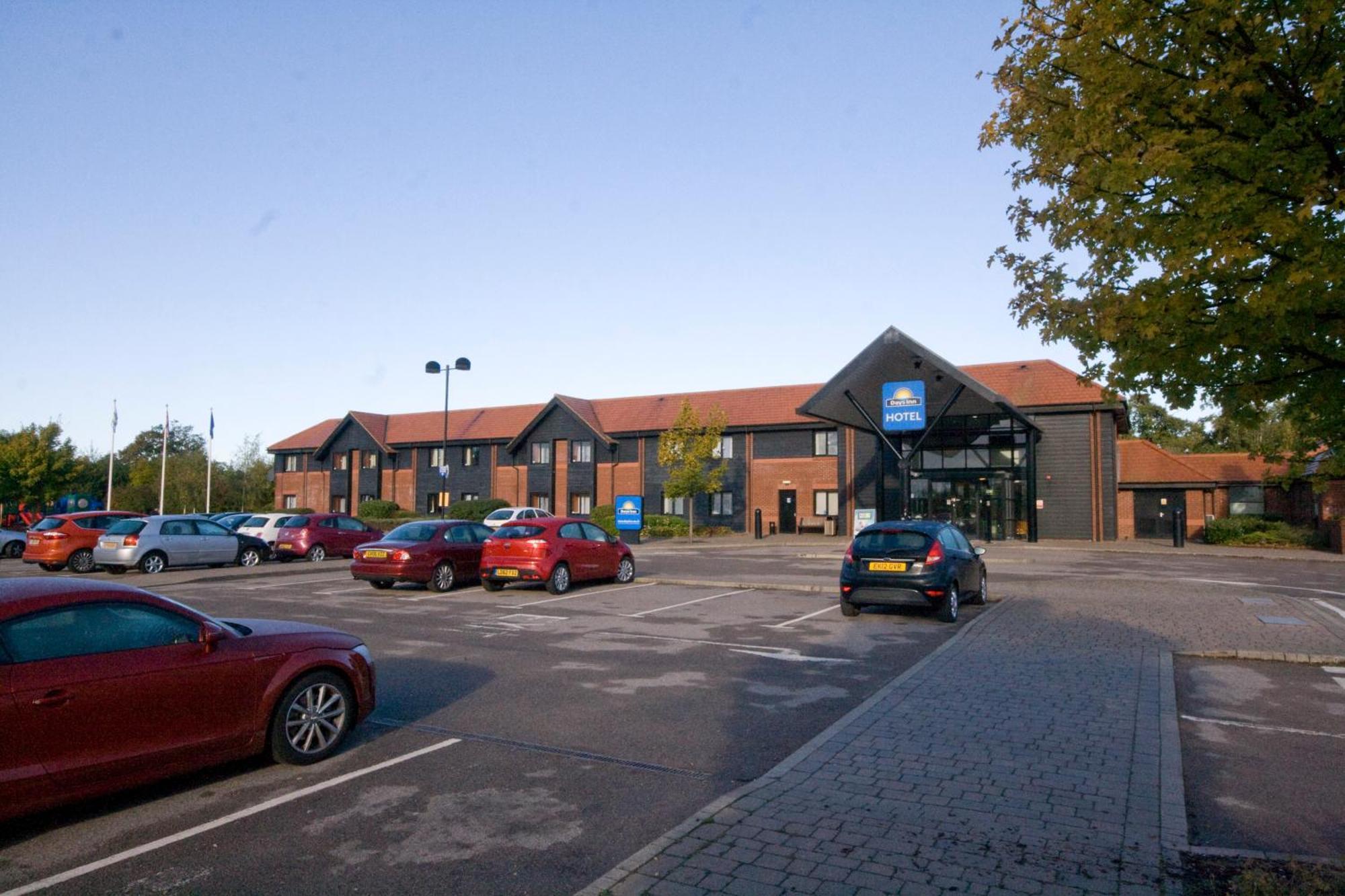 Days Inn Stevenage North Baldock Exterior foto