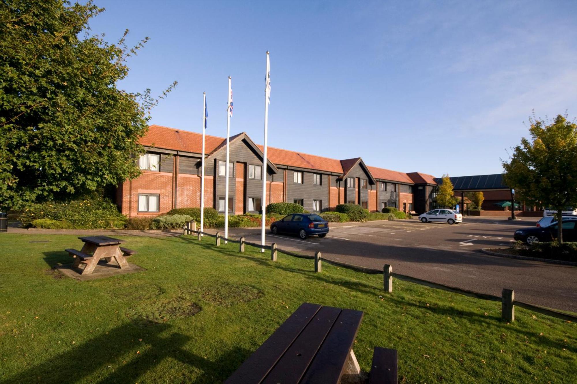 Days Inn Stevenage North Baldock Exterior foto